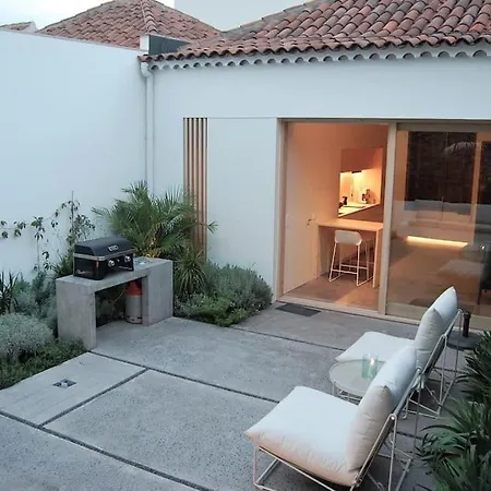 Casa Historica Con Diseno Moderno En Garachico